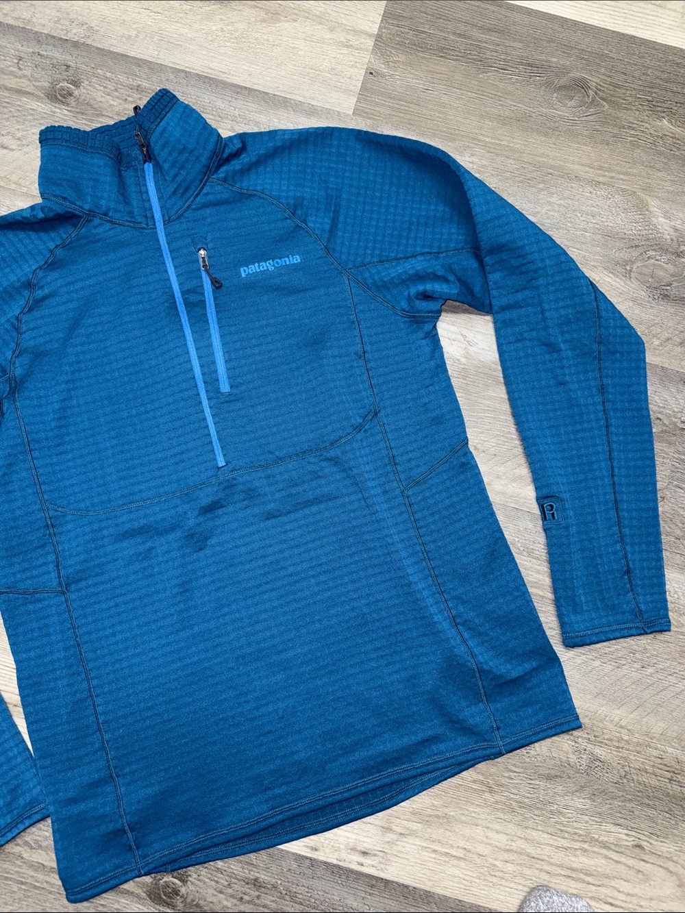 Patagonia R type zip up sweater pullover base layer ?